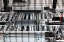 Laden Sie das Bild in den Galerie-Viewer, Angetriebene Rollenbahnen mit Rollenbahnkurven, Ausschleuser, Einschleuser, Steuerungstechnik DLK GmbH