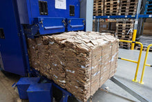 Laden Sie das Bild in den Galerie-Viewer, Strautmann Zweifach Ballenpresse / Papierpresse mit Einfülltrichter DLK GmbH